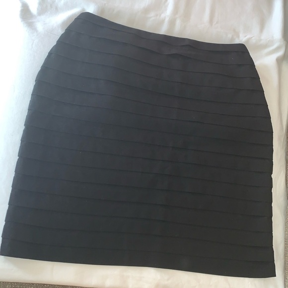 Gently Loved Layered Stretch Skirt by Larry Levine Petite - Picture 1 of 5